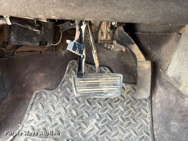 image for item EC8012 2014 Chevrolet Silverado 2500HD Crew Cab pickup truck