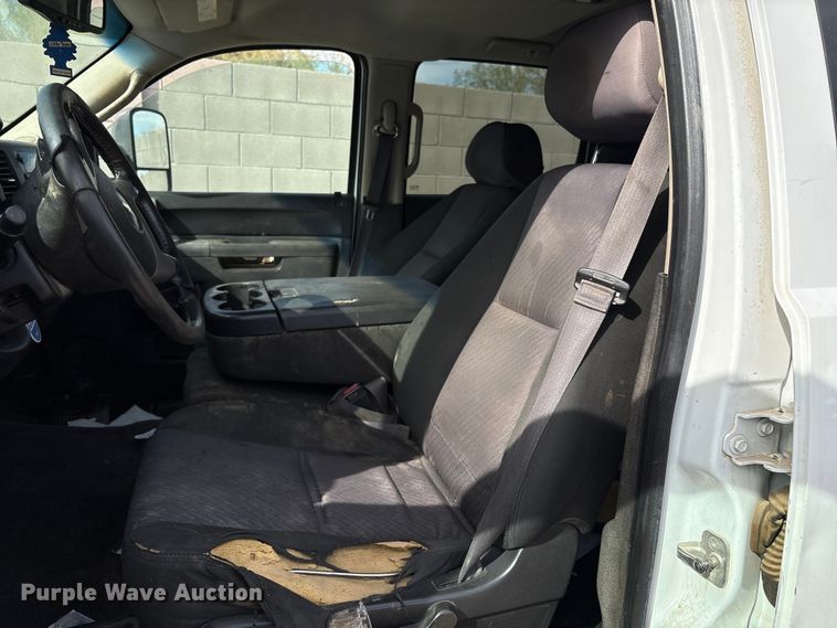 image for item EC8012 2014 Chevrolet Silverado 2500HD Crew Cab pickup truck