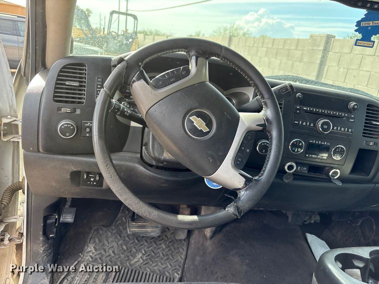 image for item EC8012 2014 Chevrolet Silverado 2500HD Crew Cab pickup truck