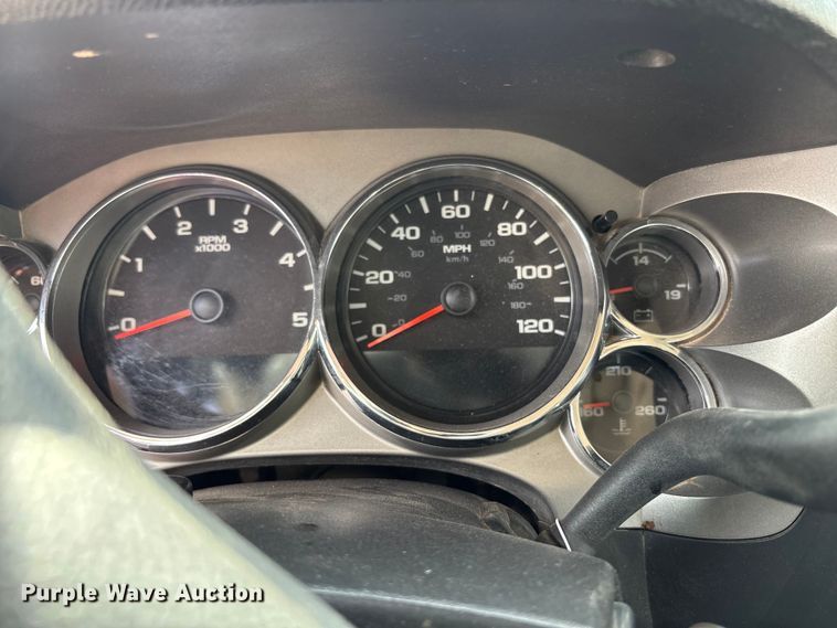 image for item EC8012 2014 Chevrolet Silverado 2500HD Crew Cab pickup truck