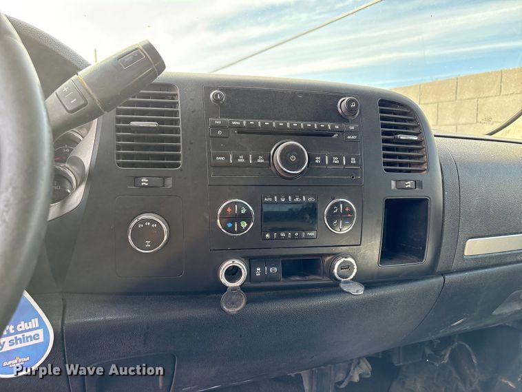 image for item EC8012 2014 Chevrolet Silverado 2500HD Crew Cab pickup truck