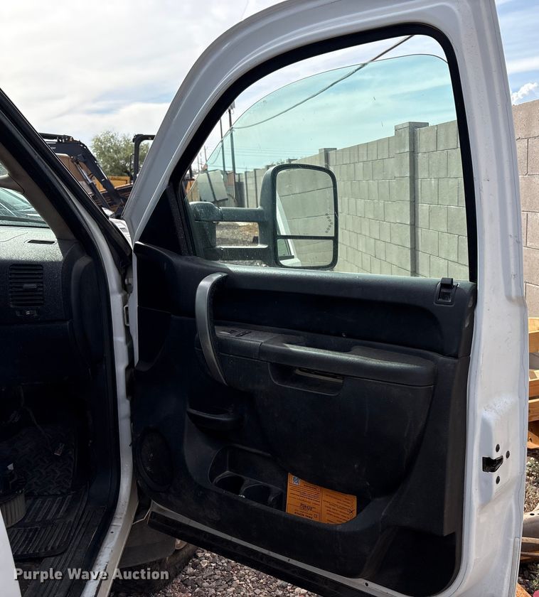 image for item EC8012 2014 Chevrolet Silverado 2500HD Crew Cab pickup truck