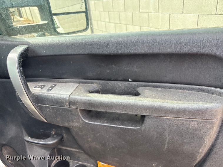 image for item EC8012 2014 Chevrolet Silverado 2500HD Crew Cab pickup truck