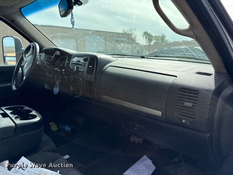 image for item EC8012 2014 Chevrolet Silverado 2500HD Crew Cab pickup truck