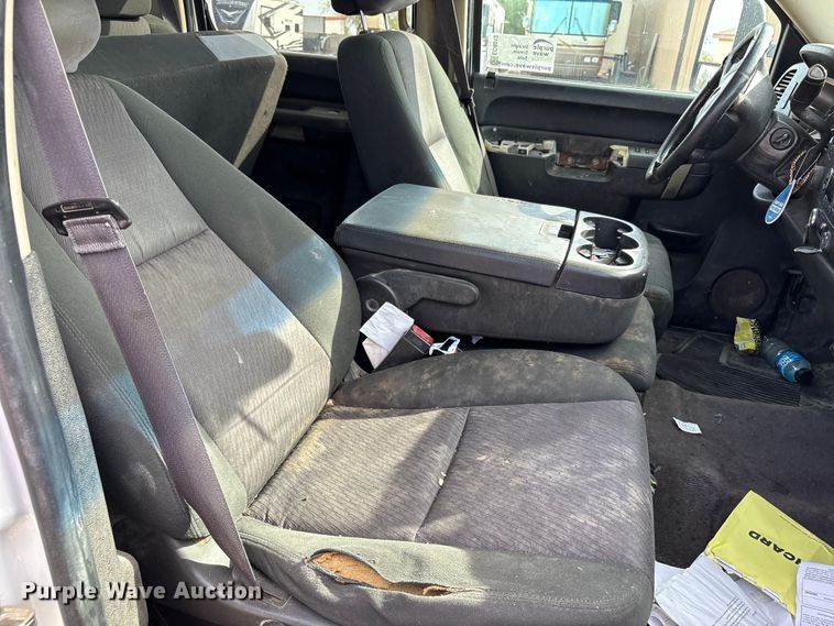 image for item EC8012 2014 Chevrolet Silverado 2500HD Crew Cab pickup truck