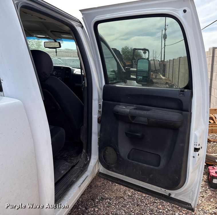 image for item EC8012 2014 Chevrolet Silverado 2500HD Crew Cab pickup truck