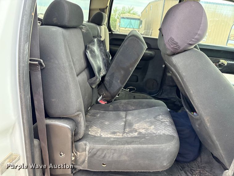 image for item EC8012 2014 Chevrolet Silverado 2500HD Crew Cab pickup truck