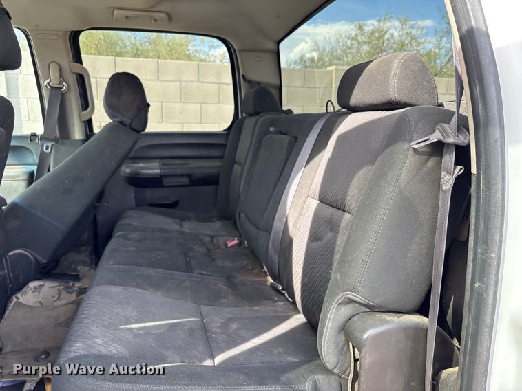 image for item EC8012 2014 Chevrolet Silverado 2500HD Crew Cab pickup truck