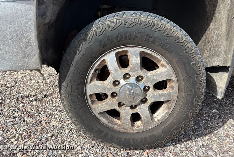 image for item EC8012 2014 Chevrolet Silverado 2500HD Crew Cab pickup truck