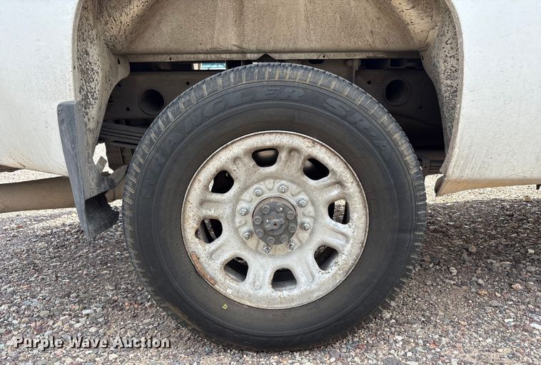 image for item EC8012 2014 Chevrolet Silverado 2500HD Crew Cab pickup truck