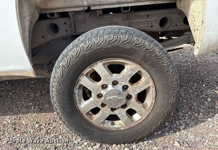 image for item EC8012 2014 Chevrolet Silverado 2500HD Crew Cab pickup truck