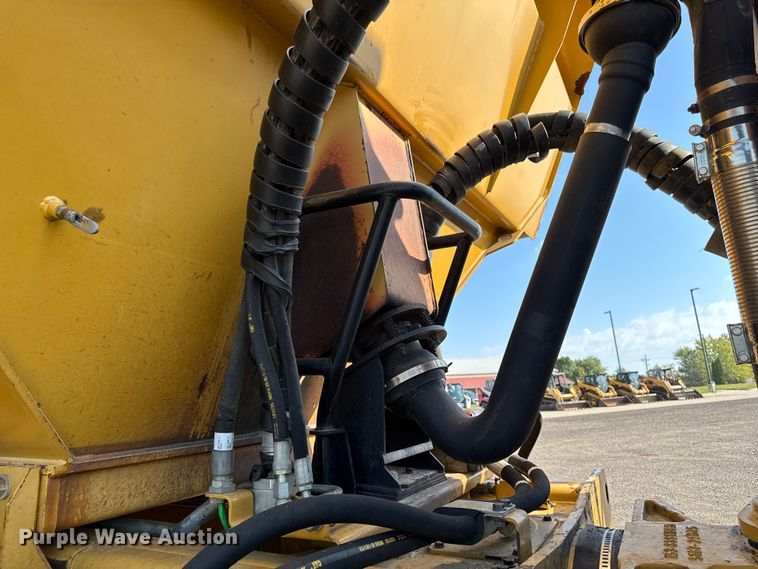 image for item ED1521 2013 Caterpillar 740B articulated haul truck