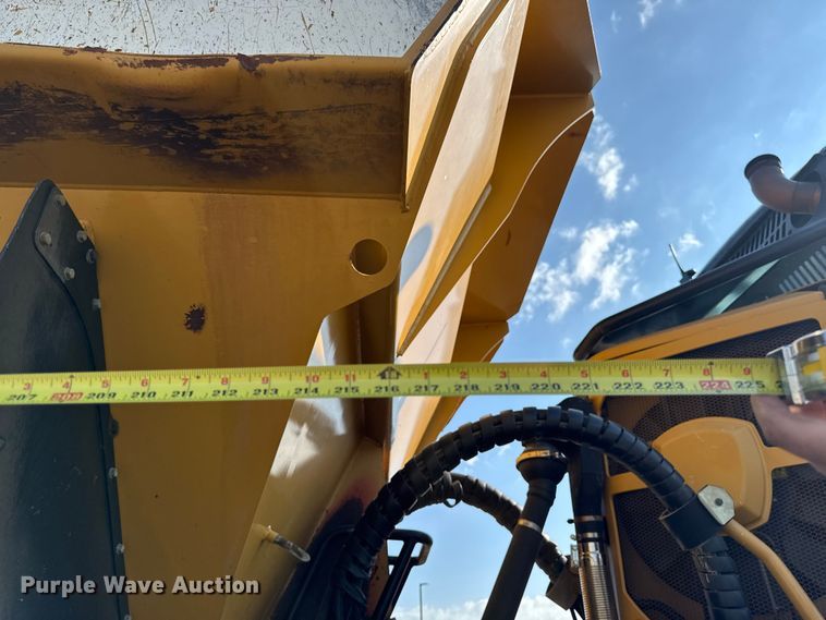 image for item ED1521 2013 Caterpillar 740B articulated haul truck