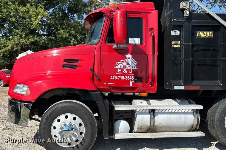 image for item ED2243 2003 Mack Vision Dump Truck