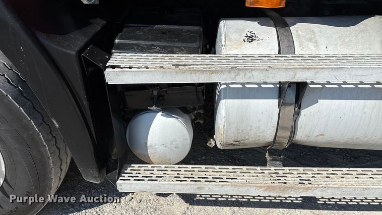 image for item ED2243 2003 Mack Vision Dump Truck