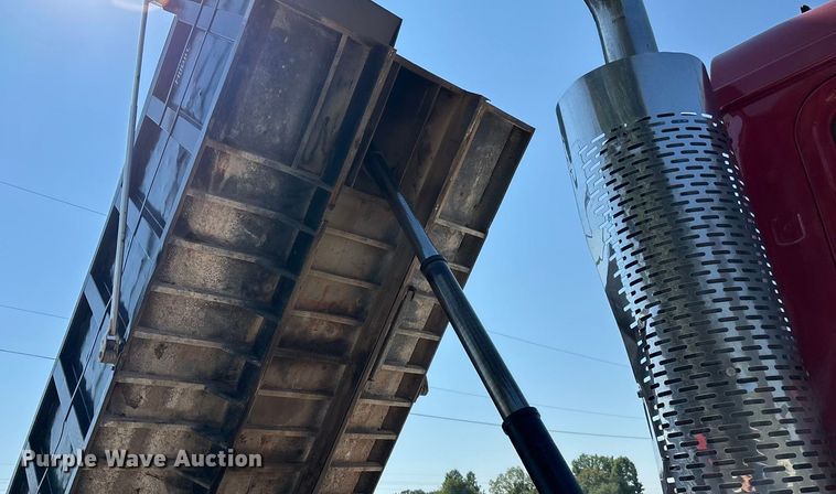 image for item ED2243 2003 Mack Vision Dump Truck