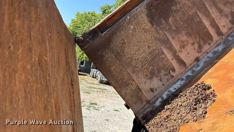 image for item ED2243 2003 Mack Vision Dump Truck