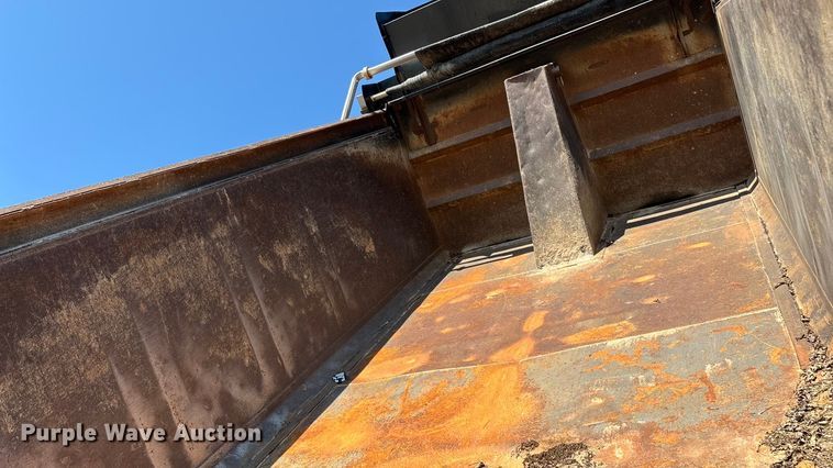 image for item ED2243 2003 Mack Vision Dump Truck