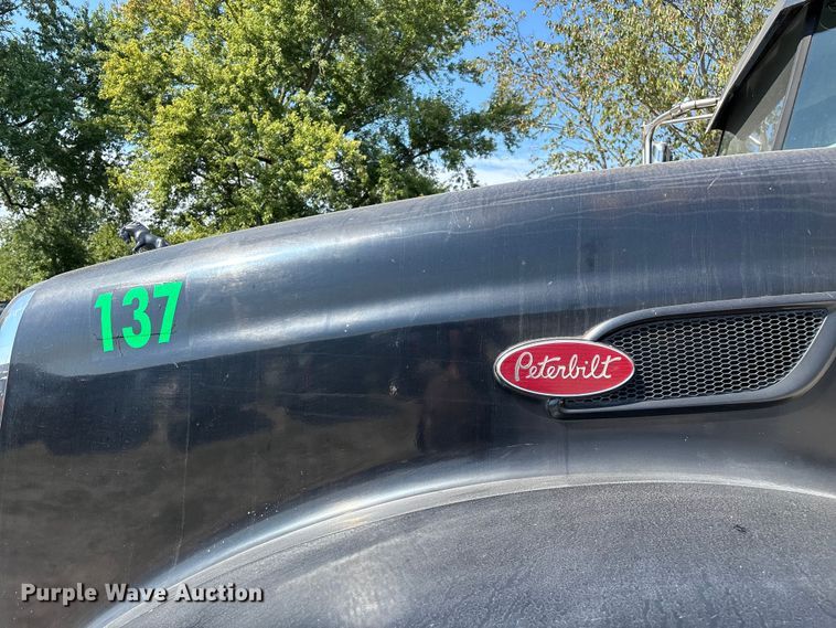 image for item ED2244 2007 Peterbilt 386 dump truck