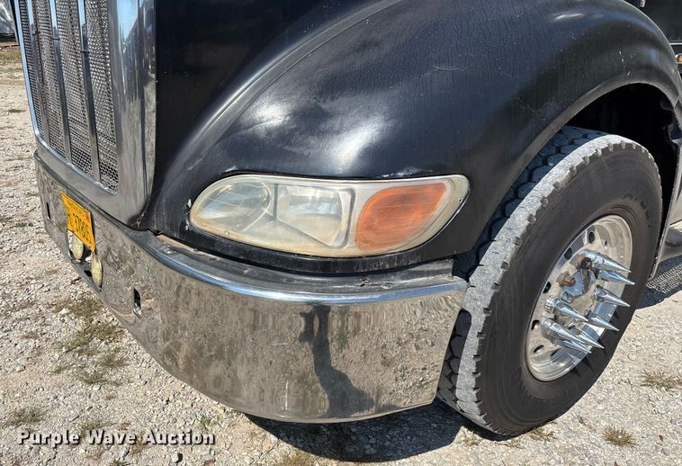 image for item ED2244 2007 Peterbilt 386 dump truck