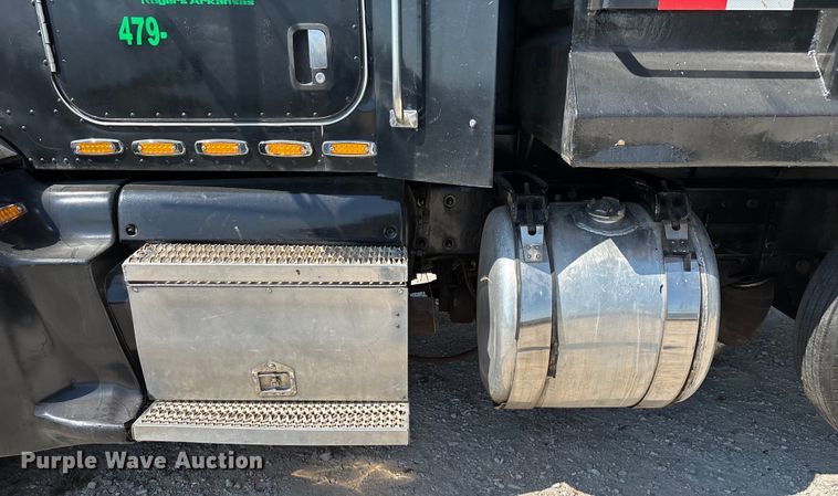 image for item ED2244 2007 Peterbilt 386 dump truck