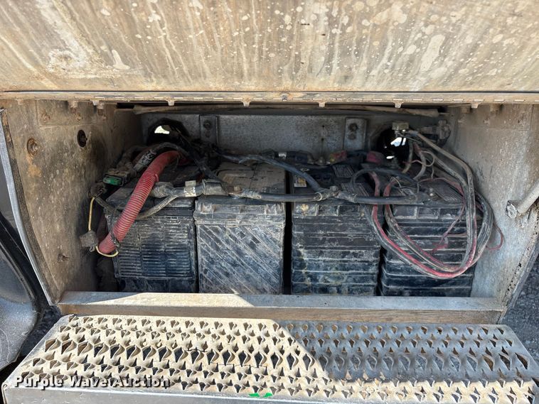 image for item ED2244 2007 Peterbilt 386 dump truck