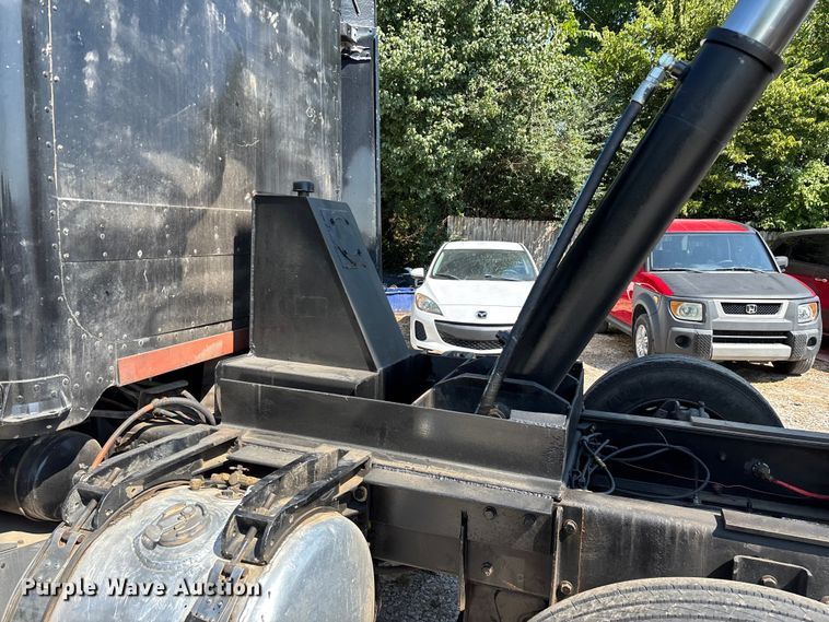 image for item ED2244 2007 Peterbilt 386 dump truck