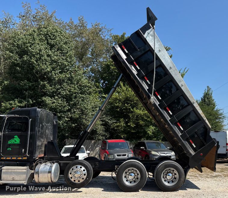 image for item ED2244 2007 Peterbilt 386 dump truck