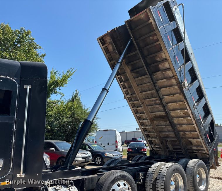 image for item ED2244 2007 Peterbilt 386 dump truck