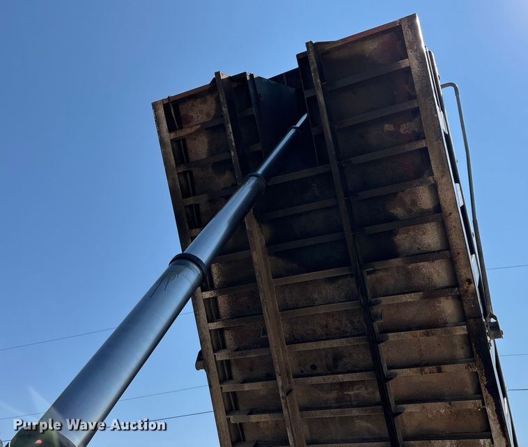 image for item ED2244 2007 Peterbilt 386 dump truck