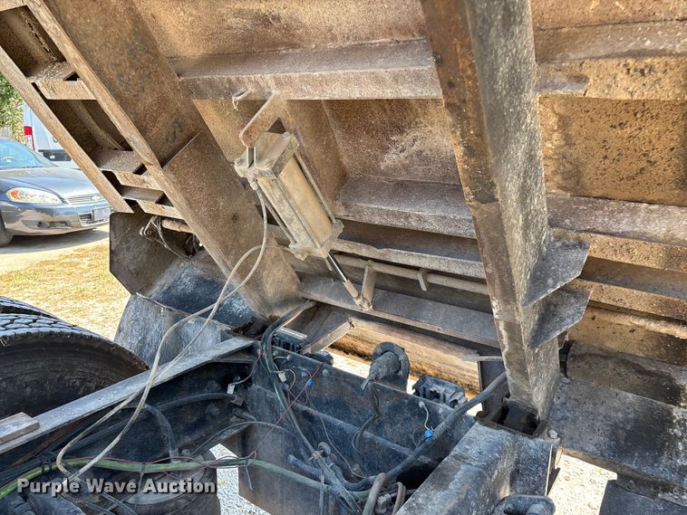 image for item ED2244 2007 Peterbilt 386 dump truck