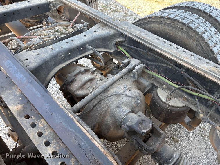 image for item ED2244 2007 Peterbilt 386 dump truck