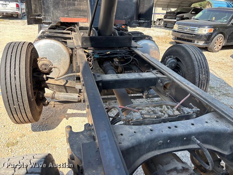 image for item ED2244 2007 Peterbilt 386 dump truck