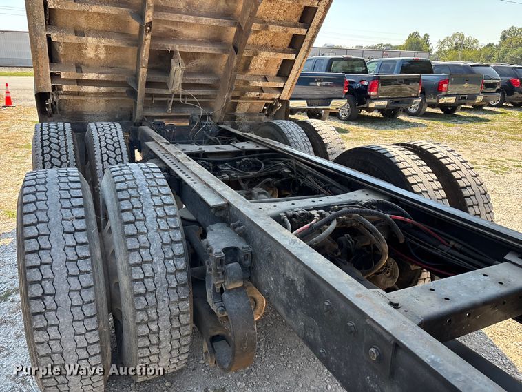 image for item ED2244 2007 Peterbilt 386 dump truck