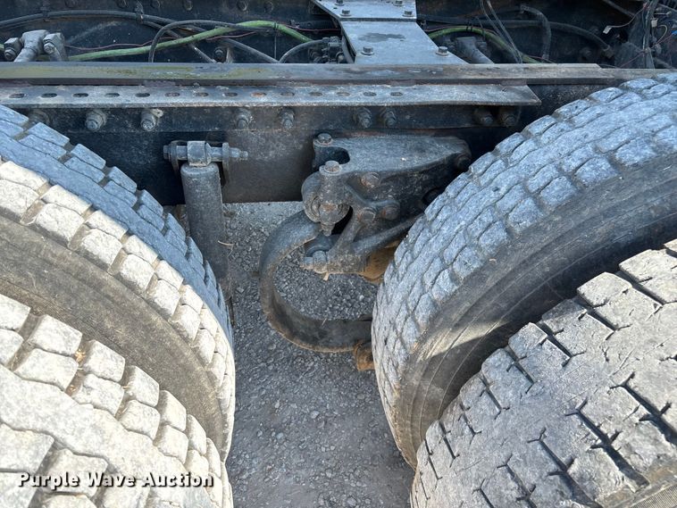 image for item ED2244 2007 Peterbilt 386 dump truck