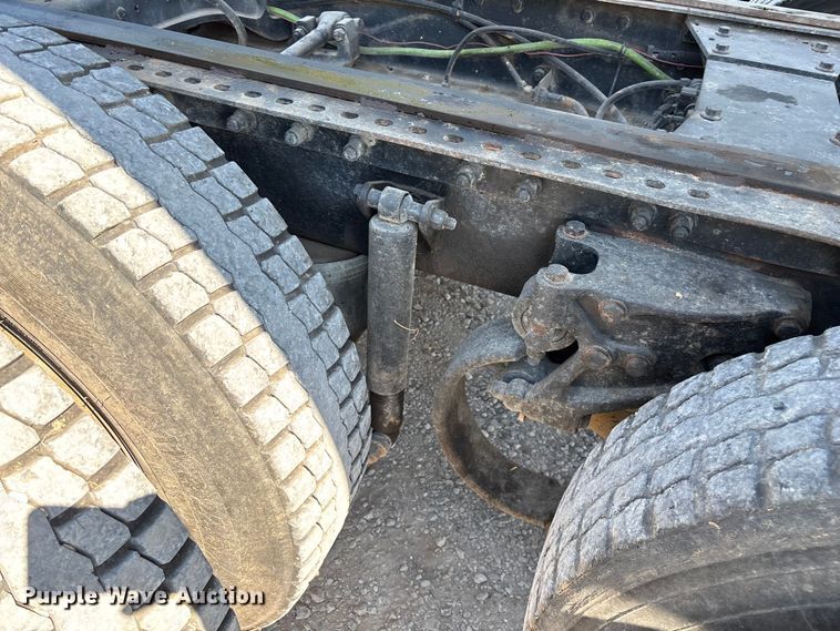 image for item ED2244 2007 Peterbilt 386 dump truck