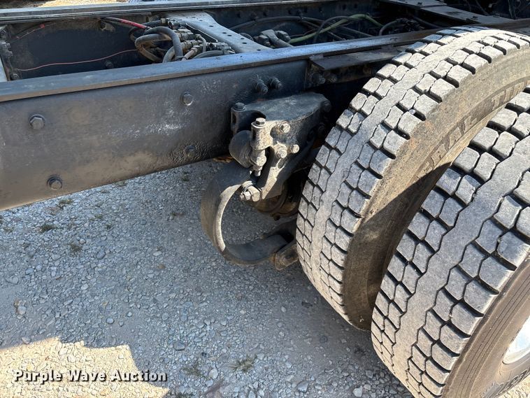 image for item ED2244 2007 Peterbilt 386 dump truck