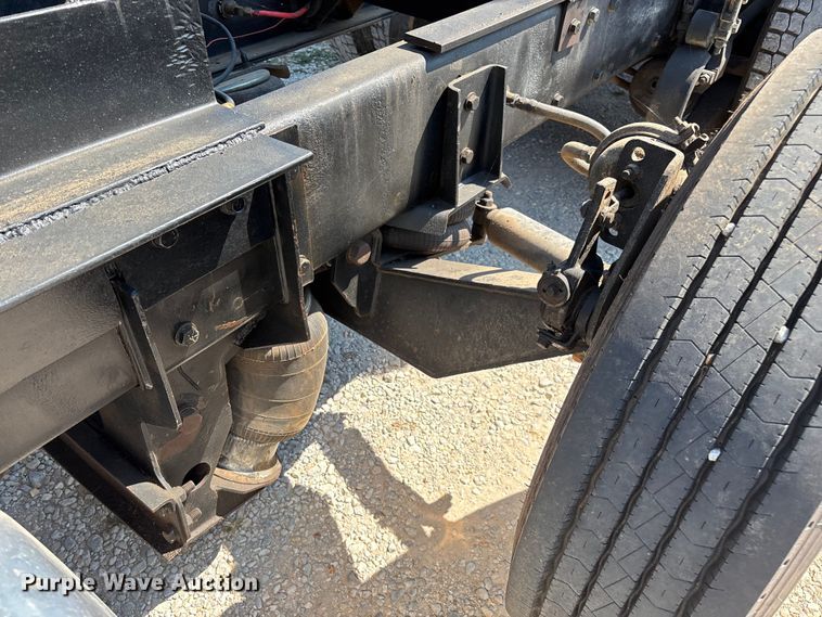 image for item ED2244 2007 Peterbilt 386 dump truck