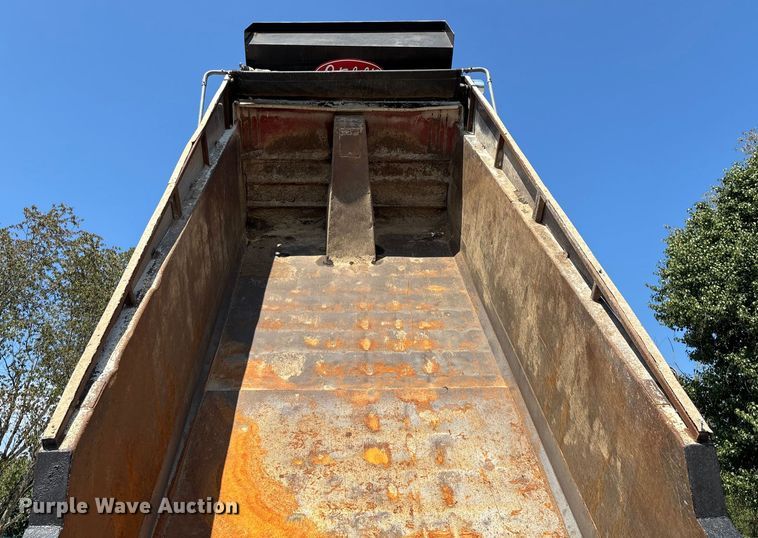 image for item ED2244 2007 Peterbilt 386 dump truck