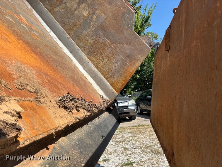 image for item ED2244 2007 Peterbilt 386 dump truck