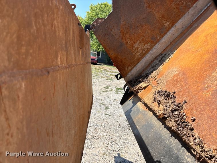 image for item ED2244 2007 Peterbilt 386 dump truck