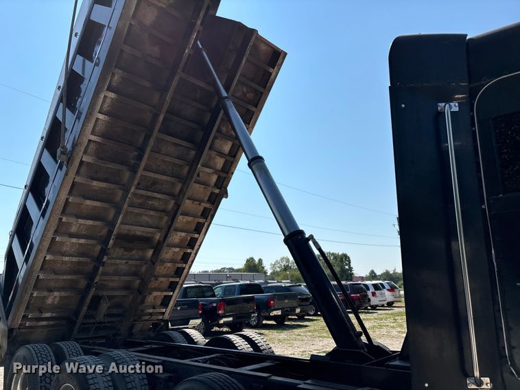image for item ED2244 2007 Peterbilt 386 dump truck