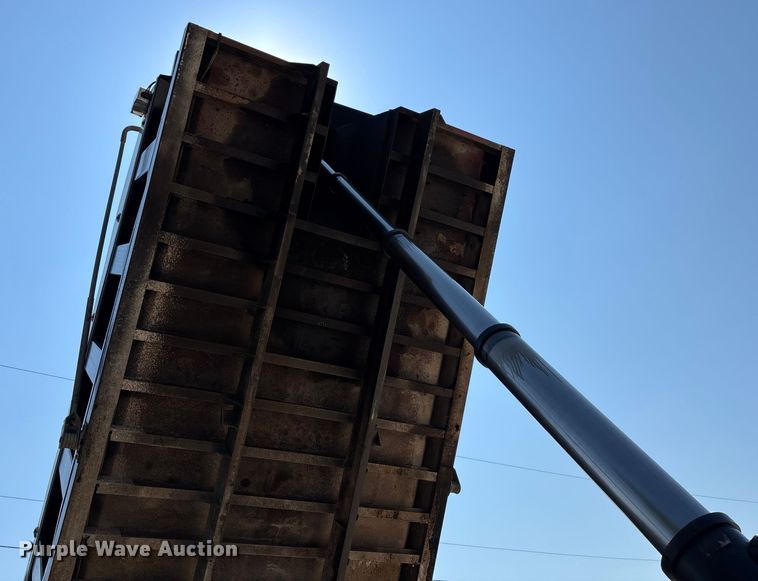 image for item ED2244 2007 Peterbilt 386 dump truck