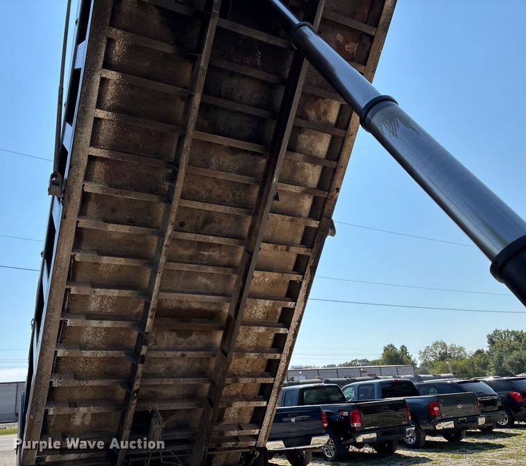 image for item ED2244 2007 Peterbilt 386 dump truck