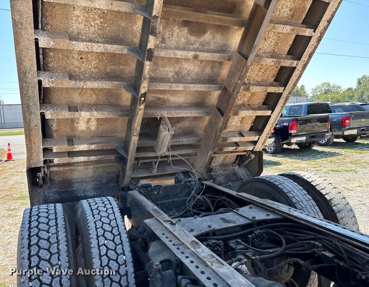 image for item ED2244 2007 Peterbilt 386 dump truck