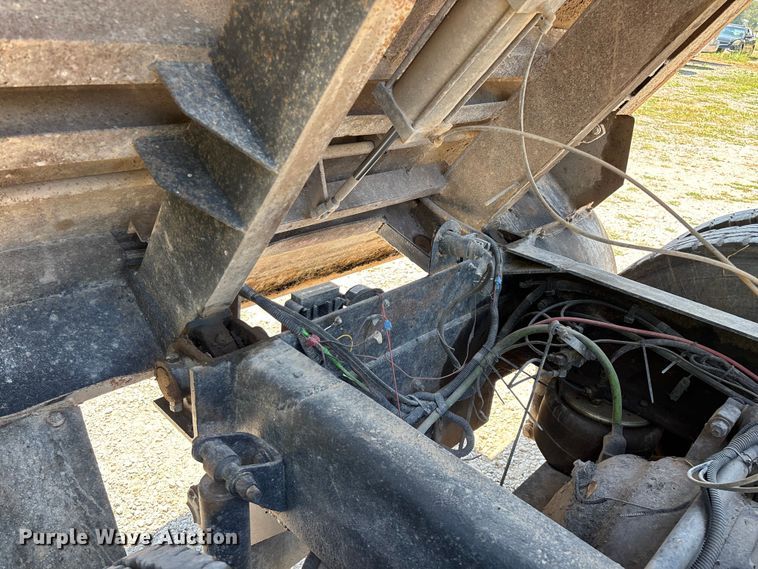 image for item ED2244 2007 Peterbilt 386 dump truck