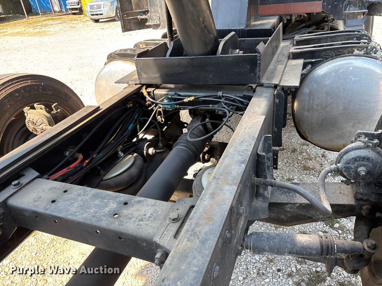 image for item ED2244 2007 Peterbilt 386 dump truck