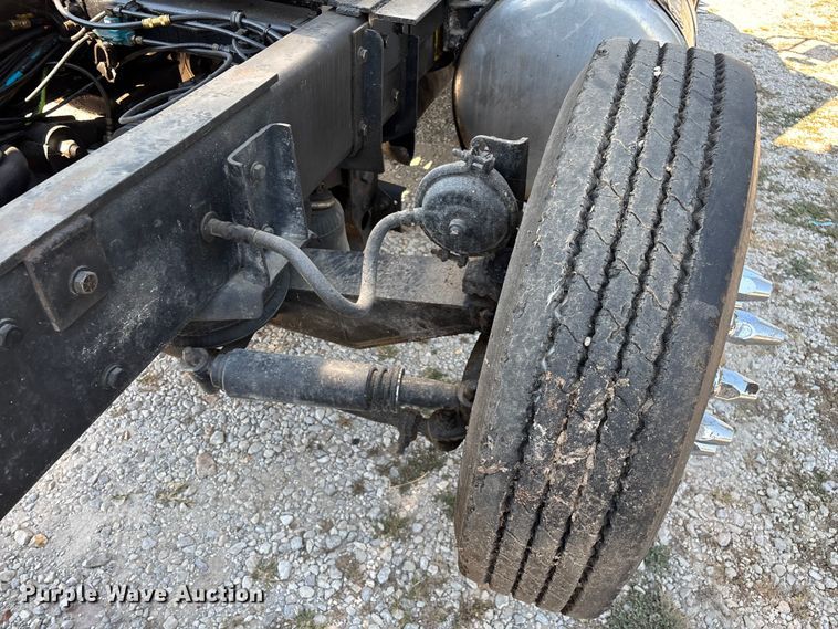 image for item ED2244 2007 Peterbilt 386 dump truck