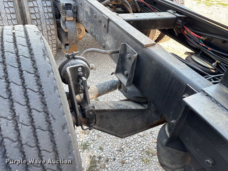 image for item ED2244 2007 Peterbilt 386 dump truck