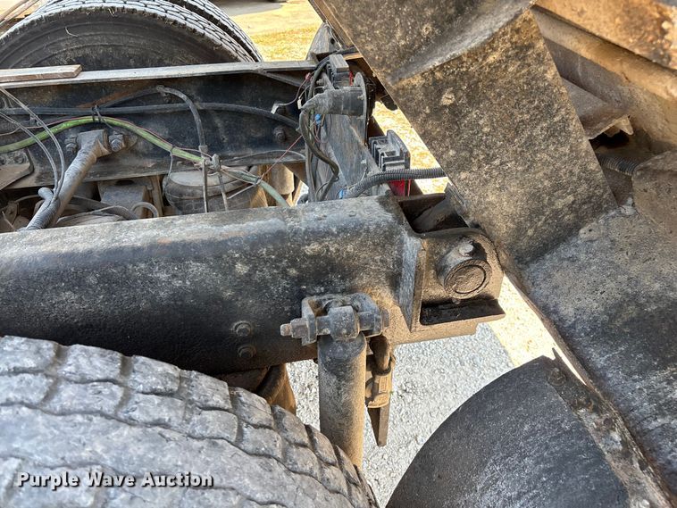 image for item ED2244 2007 Peterbilt 386 dump truck